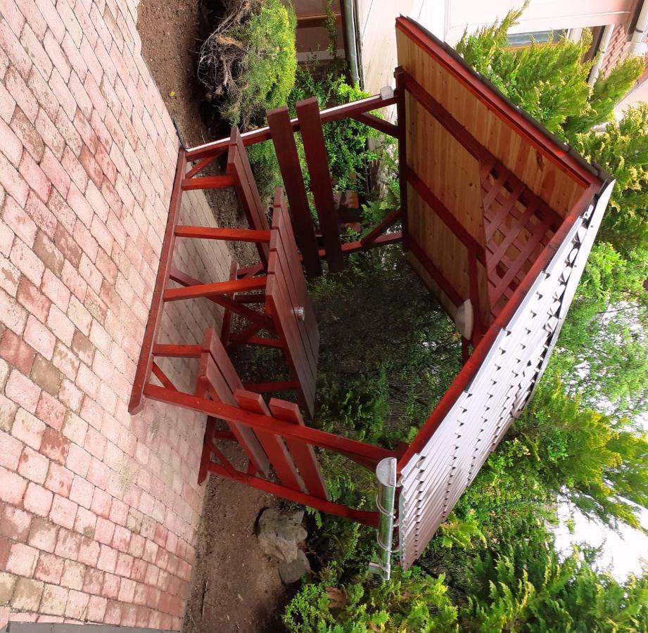 Flamingo Vendeghaz Bed & Breakfast เอ็กเกอร์ ภายนอก รูปภาพ