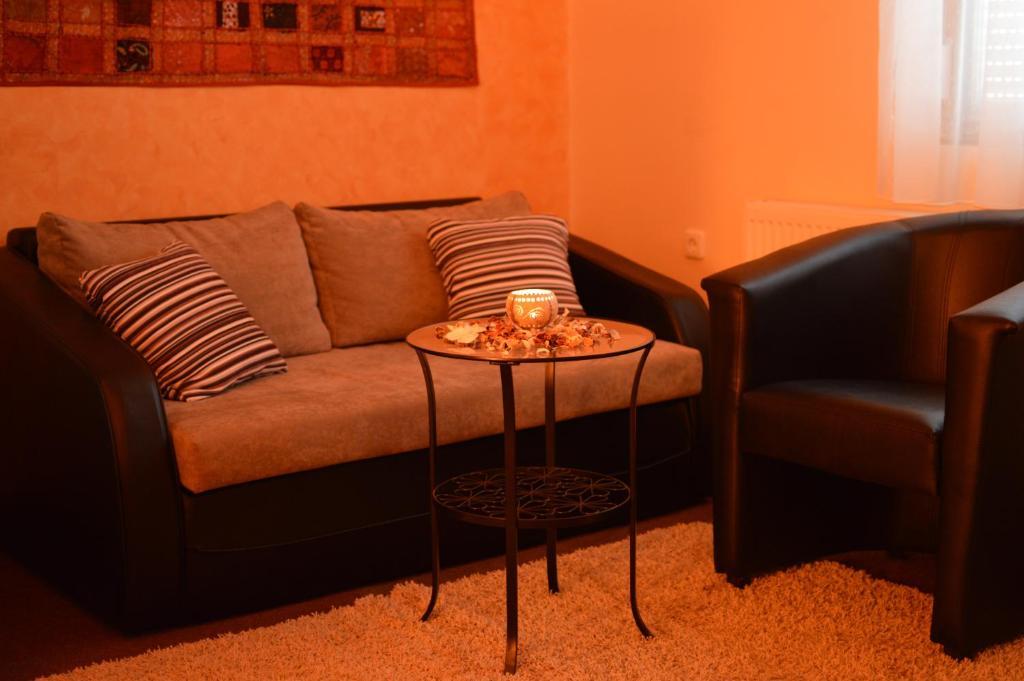 Flamingo Vendeghaz Bed & Breakfast เอ็กเกอร์ ภายนอก รูปภาพ
