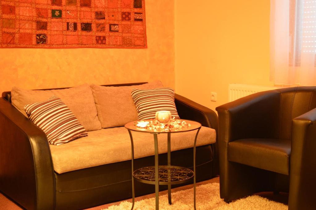 Flamingo Vendeghaz Bed & Breakfast เอ็กเกอร์ ภายนอก รูปภาพ